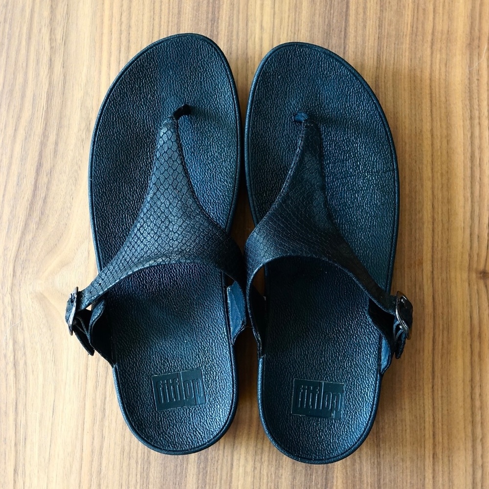 Womens FitFlop wedge black flip flop sandals, WORN ONCE, size 9.